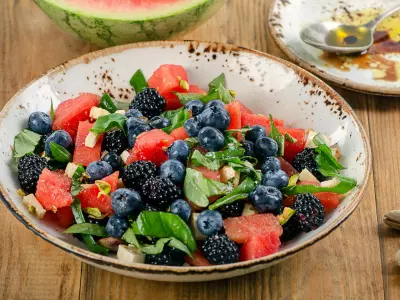 Berry salad with feta cheese and balsamic vinaigrette